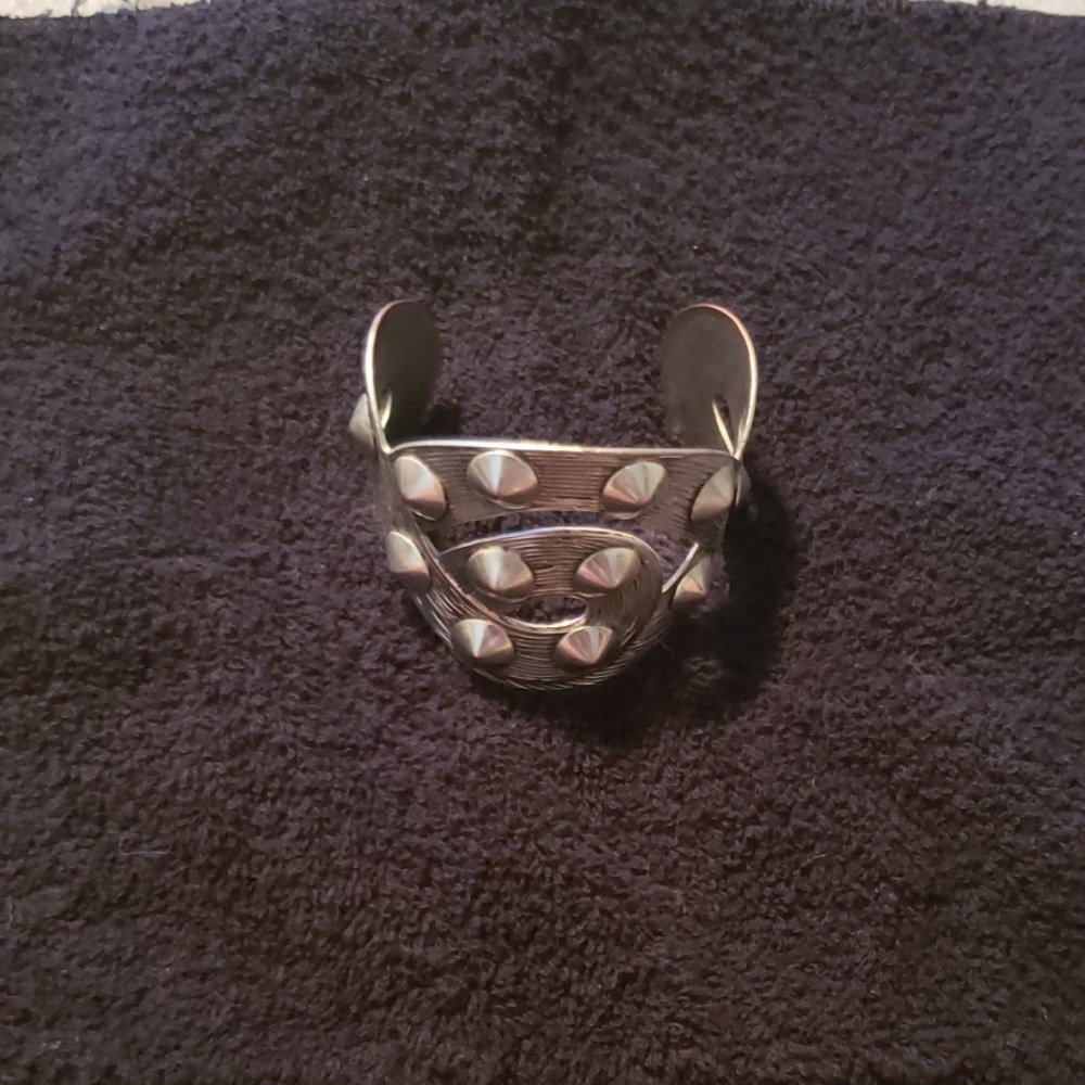 Stud bangle - Picture 2 of 3